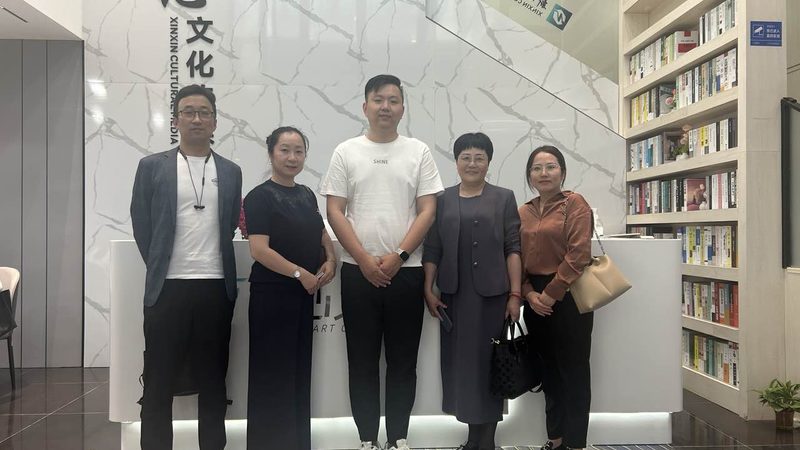 野外纪录片拍摄：镜头材质选择背后的考量**
