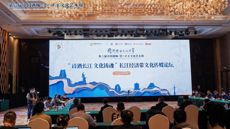 选择加盟品牌时，首先要关注其品牌实力和口碑。一家有实力的品牌通常具备以下特点：